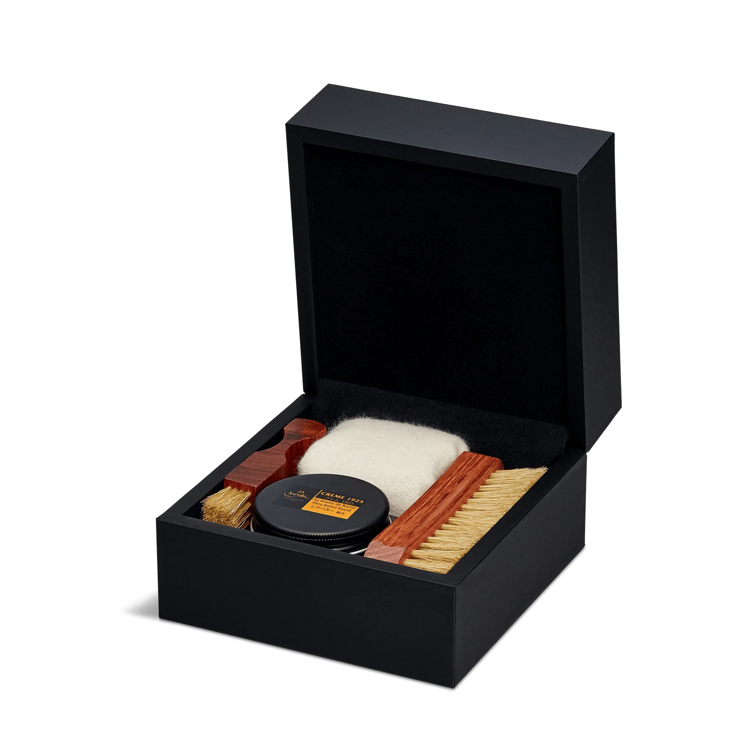 Saphir Médaille d'Or Ecrin shoe presented in a box, is perfect for a gift. It contains one (1) each of the following: 1 x Black Creme Polish 1925 Pommadier 1 x Polishing cloth 1 x Spreading brush 1 x Mini polish brush