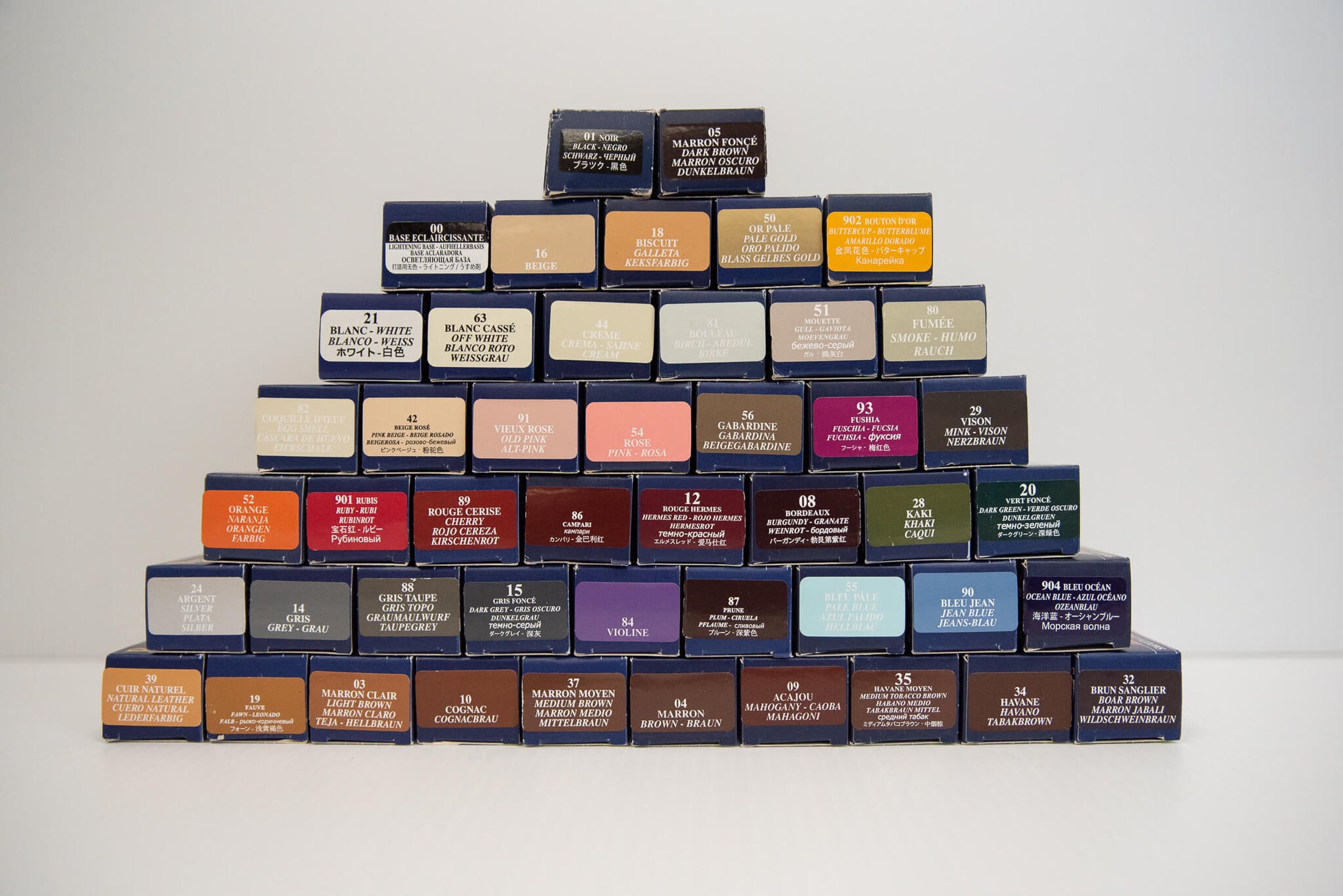 Saphir Recolourant Cream stacked in Pyramid to show all colours