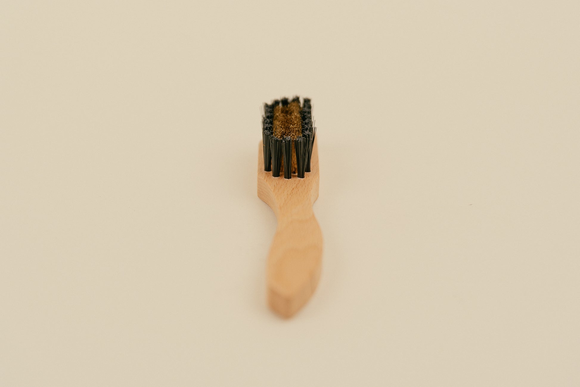 Saphir Beauté Du Cuir Brass Suede Brush 7