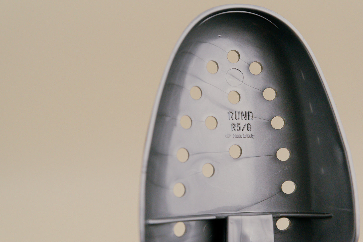 Brillaré plastic lightweight spring loaded shoe trees for sneakers and shoes. Made in Italy 2