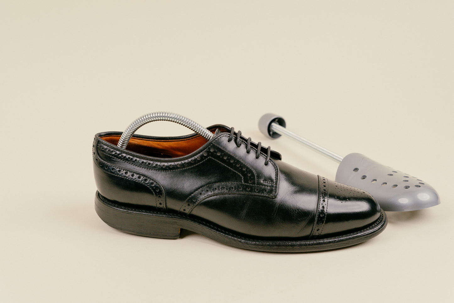 Brillaré plastic lightweight spring loaded shoe trees for sneakers and shoes. Made in Italy 6