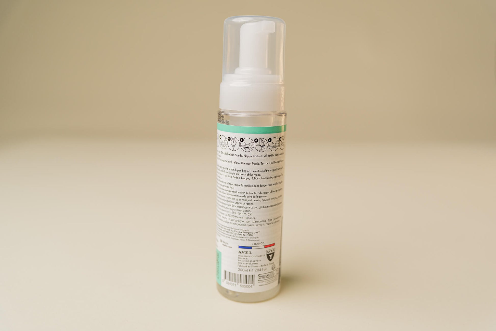 Saphir Medaille d'Or Foam Cleaner for sneaker cleaning and leather shoe cleaning