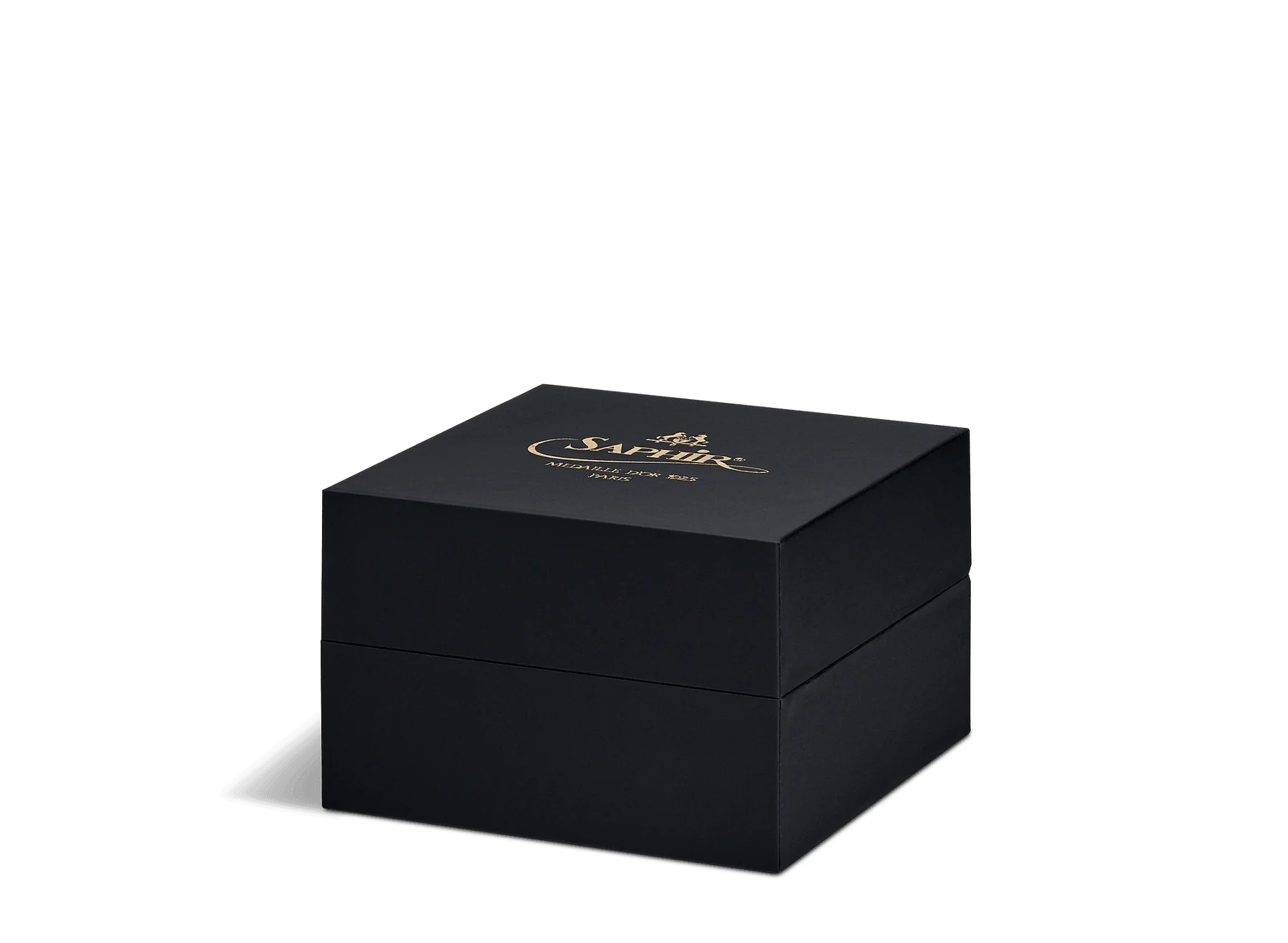 Saphir Médaille d'Or Ecrin shoe presented in a box, is perfect for a gift.    It contains one (1) each of the following:  1 x Black Creme Polish 1925 Pommadier 1 x Polishing cloth 1 x Spreading brush 1 x Mini polish brush