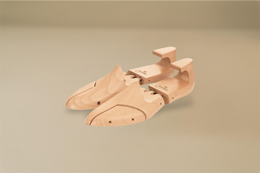 Saphir Medaille d'Or Beech Wood Luxury Shoe Trees for Oxfords and Loafers. Brillare is a Saphir reseller in Calgary, Alberta, Canada offering the best for shoe shines and polish.