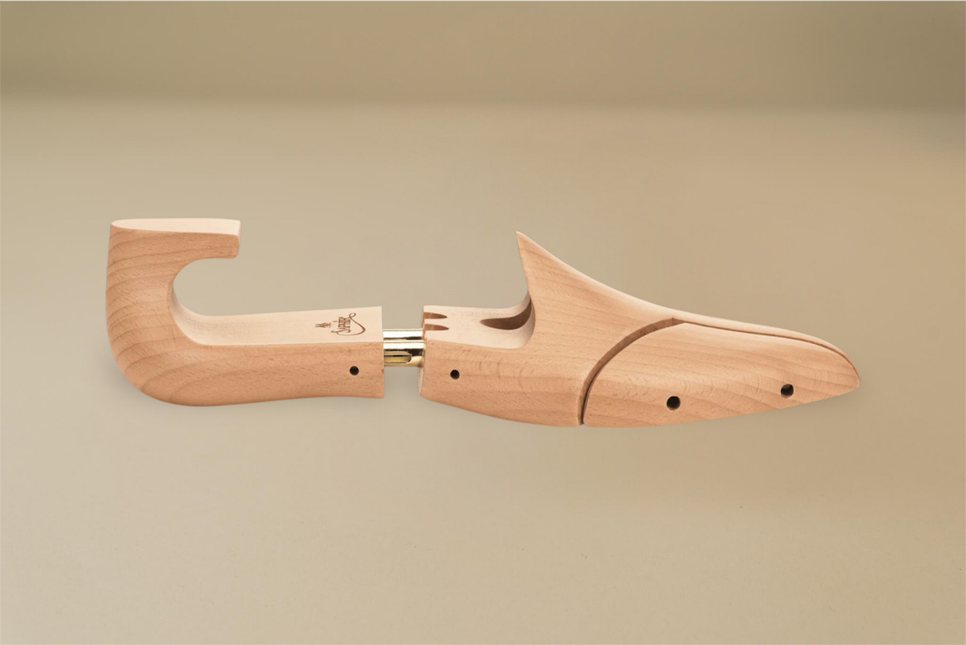 Saphir Medaille d'Or Beech Wood Luxury Shoe Trees for Oxfords and Loafers. Brillare is a Saphir reseller in Calgary, Alberta, Canada offering the best for shoe shines and polish.