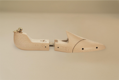 Saphir Medaille d'Or Beech Wood Luxury Shoe Trees for Derbies. Brillare is a Saphir reseller in Calgary, Alberta, Canada offering the best for shoe shines and polish.