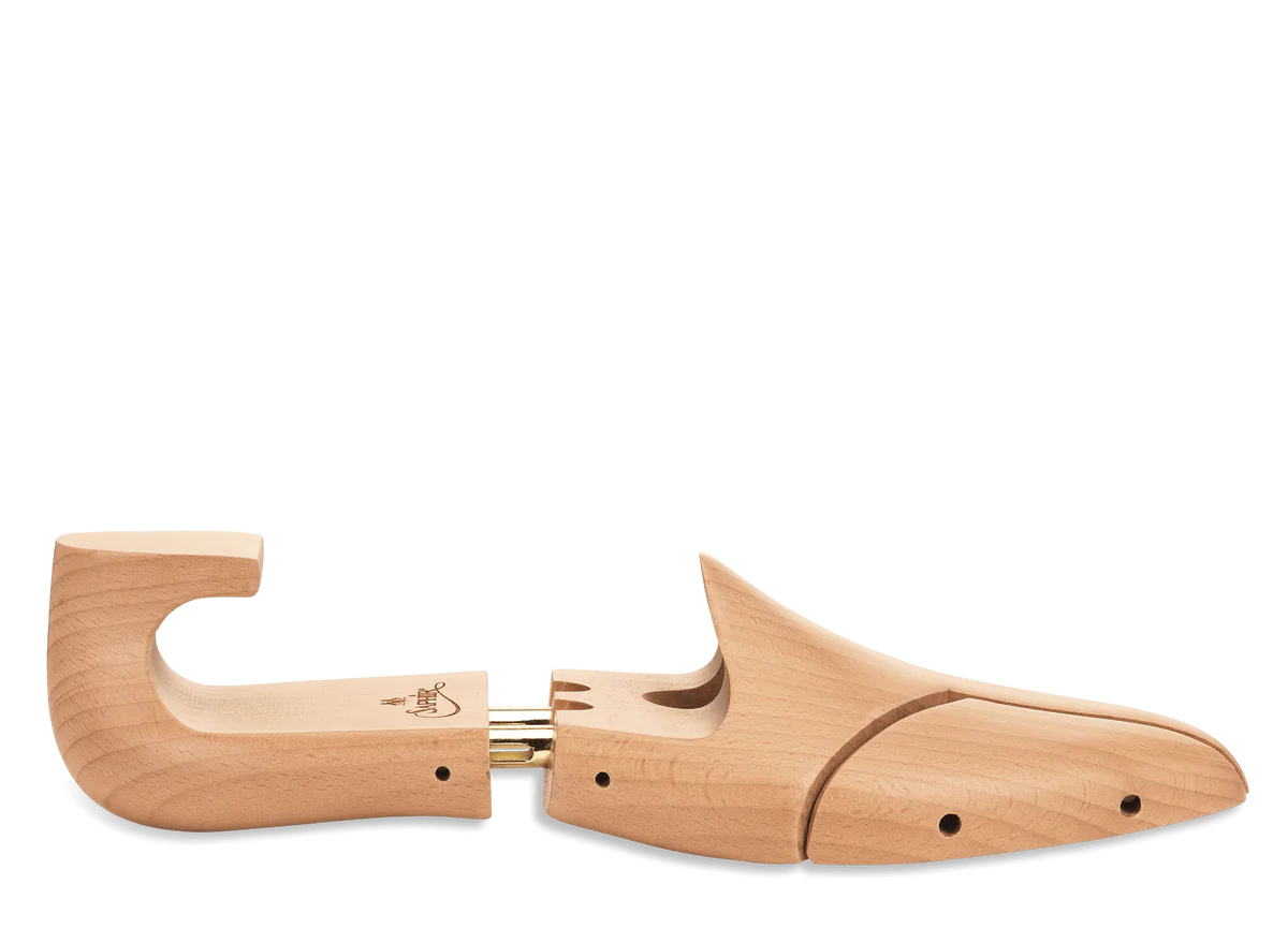 Saphir Medaille d'Or Beech Wood Luxury Shoe Trees for Oxfords and Loafers. Brillare is a Saphir reseller in Calgary, Alberta, Canada offering the best for shoe shines and polish.