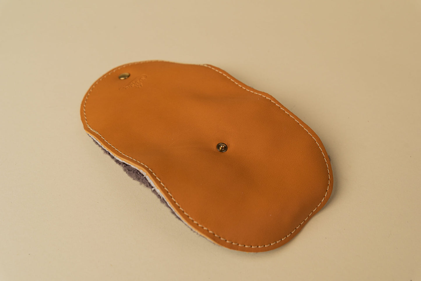 Saphir Medaille d'Or Sheep skin leather and lambswool polishing glove