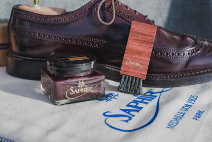 Saphir medaille d'or cordovan cream polish displayed with Alden 975 longwing blucher in #8 burgundy shell cordovan with saphir medaille d'or dauber brush on a polish cloth