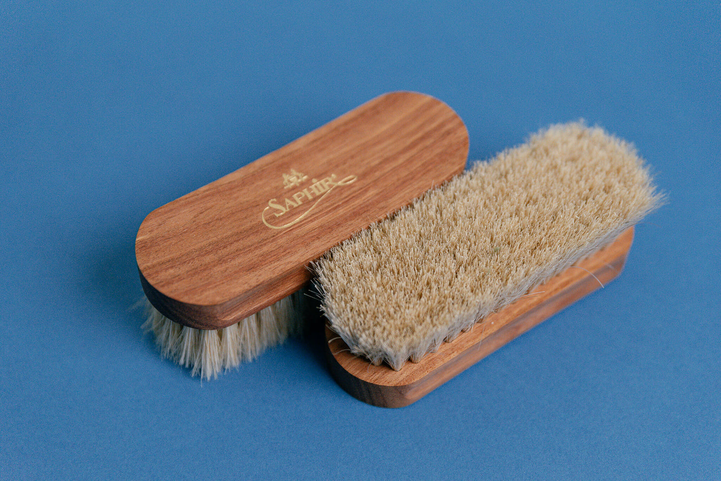 Saphir Medaille d'Or Mini Horse Hair Brush close up of top and bottom of 2 brushes 2 