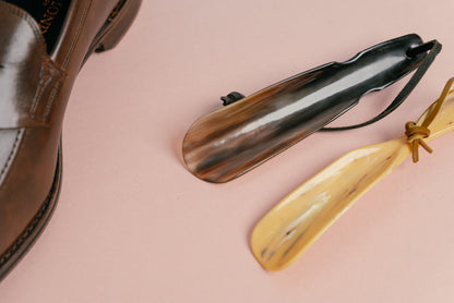 Close up of Saphir Medaille d'Or Shoe horn 