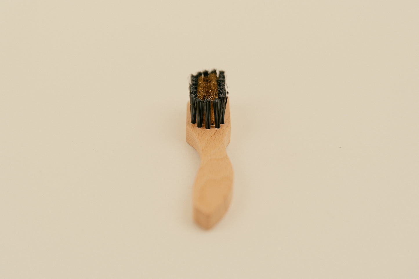 Saphir Beauté Du Cuir Brass Suede Brush 7