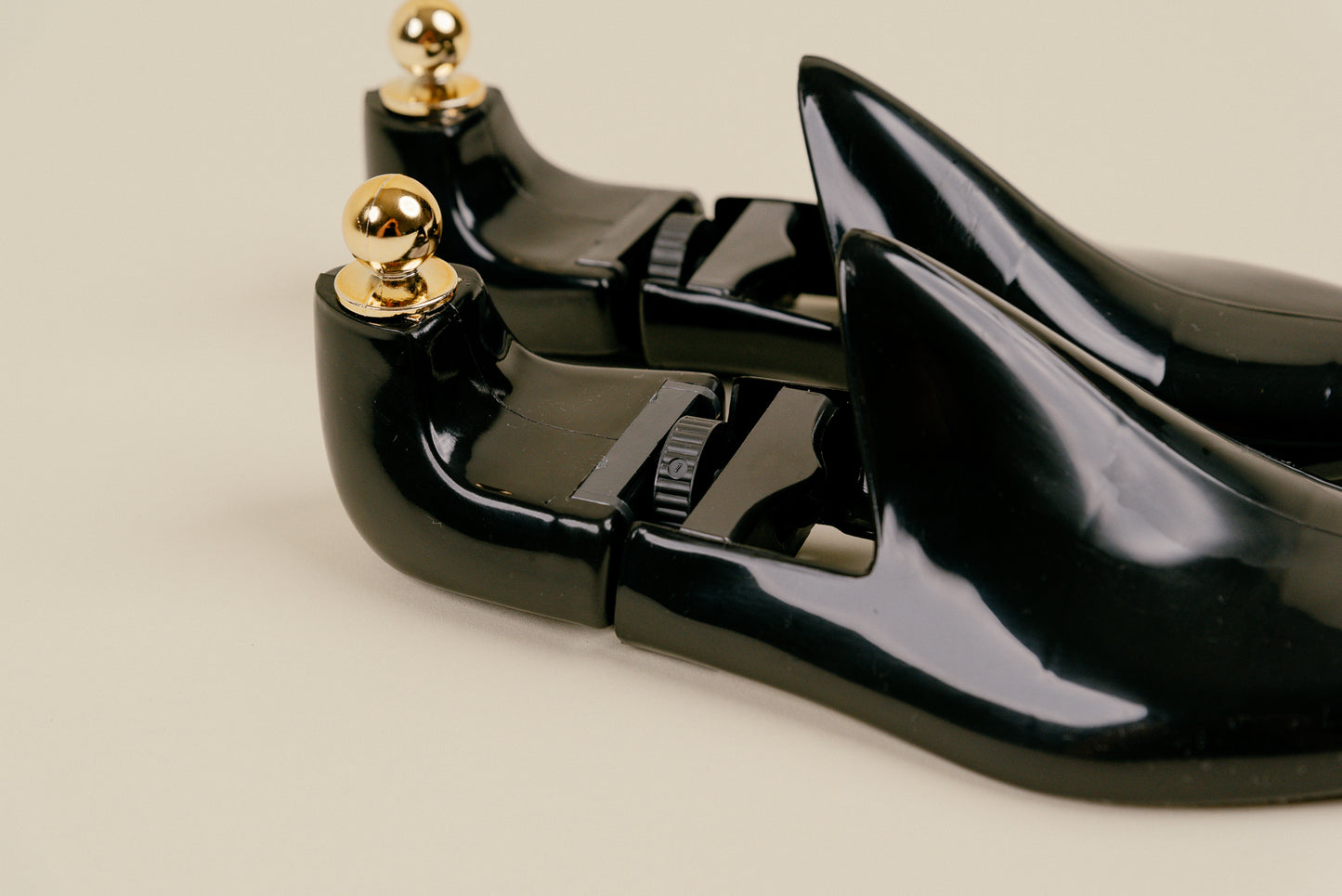 Brillaré black plastic adjustable shoe trees made in italy 3