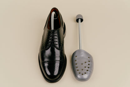 Brillaré plastic lightweight spring loaded shoe trees for sneakers and shoes. Made in Italy 5