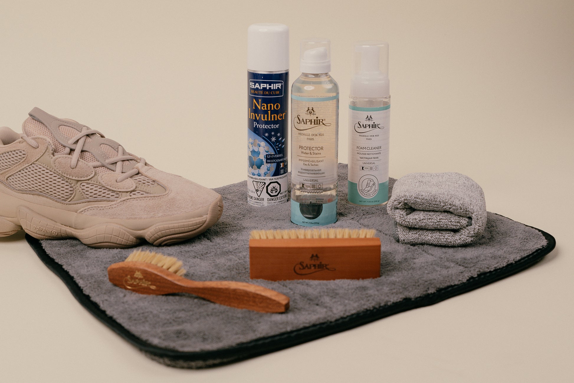 Brillaré Premium sneaker car kit. Feating Saphir Medaille d'or Horse hair spatula brush, horsehair shine brush, foam cleaner, & protectant spray. Saphir BDC Nano Invulner spray, jumbo brillare cleaning mat and brillare deluxe microfibre cloth with yeezy 500 taupe light